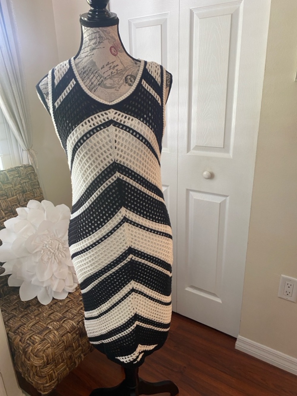 Willow & Wind Chevron Crochet Sweater Dress L Black White Lined - Picture 10 of 10
